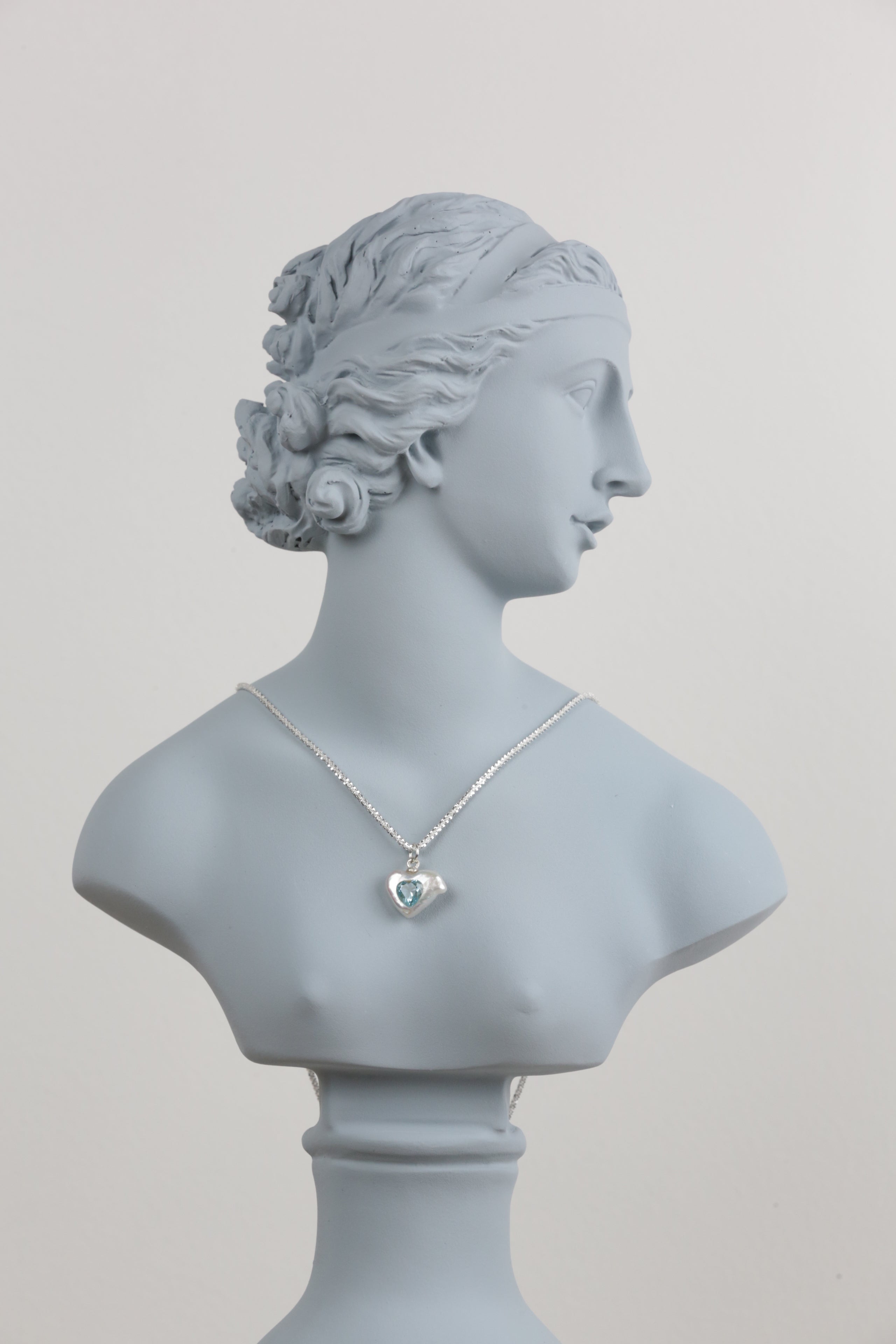 Collier incrusté d'amour