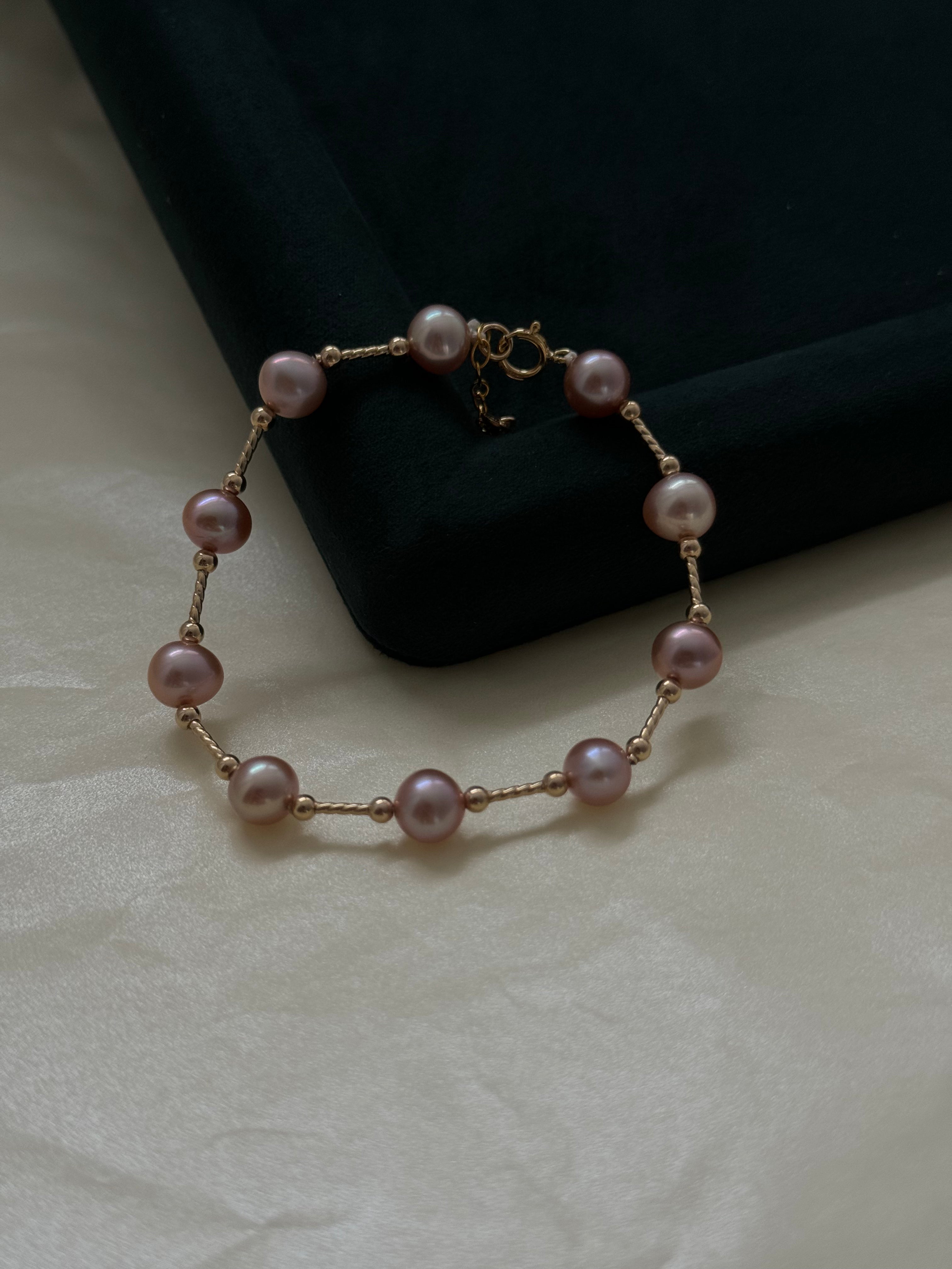 Bracelet de perles violettes