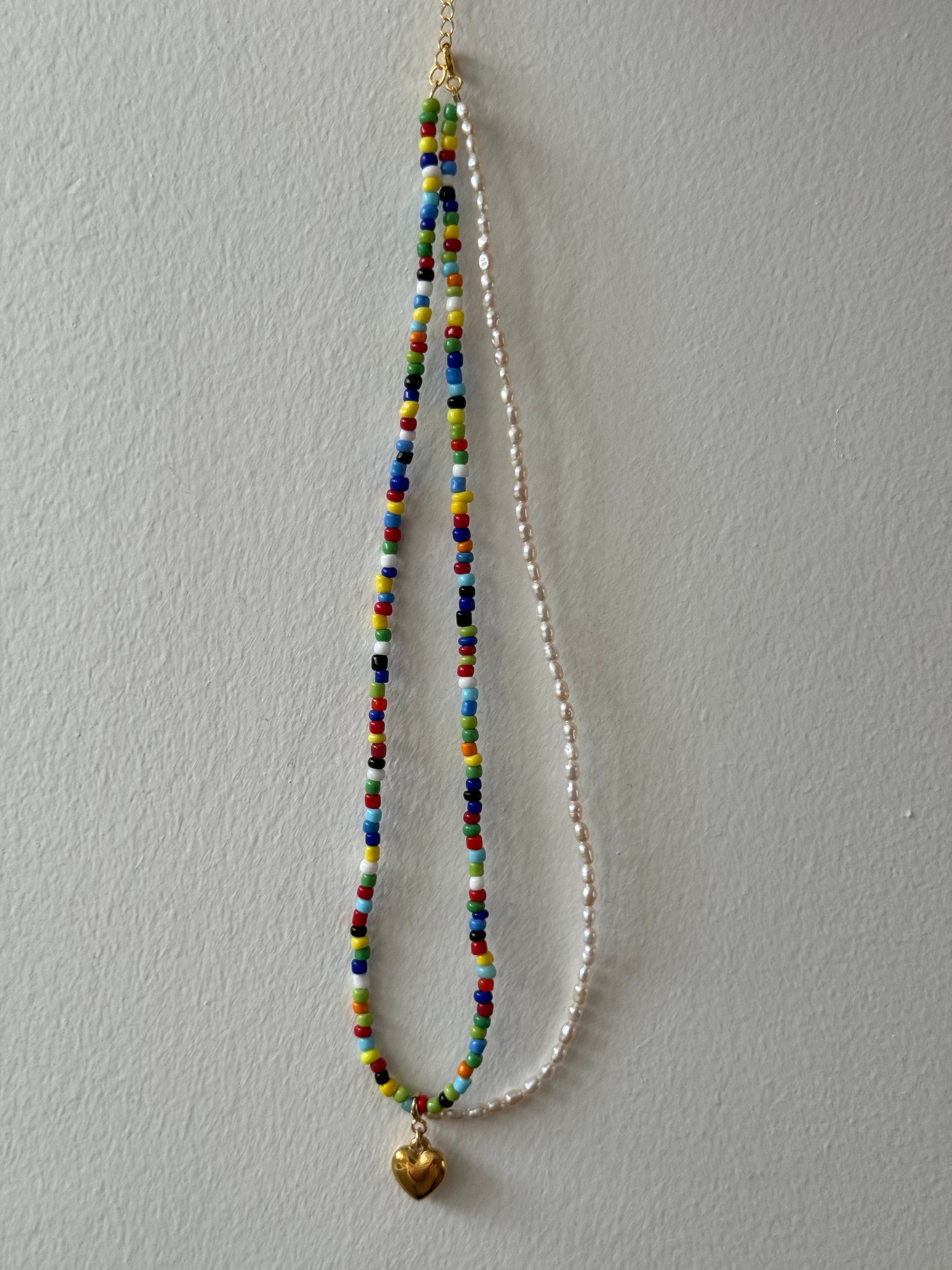 Collier double couche de perles colorées